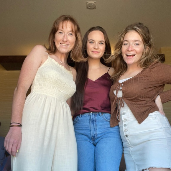 Meet your Posher, Lauren! (+ Gabby and Allison) - Picture 1 of 1